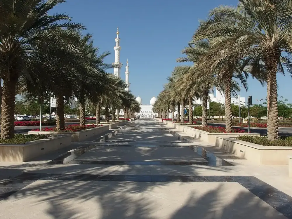 Đại lộ dẫn vào Thánh đường Sheikh Zayed, Abu Dhabi