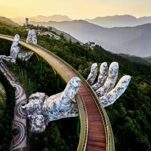 Cầu Vàng ở Bà Nà Hills, Đà Nẵng
