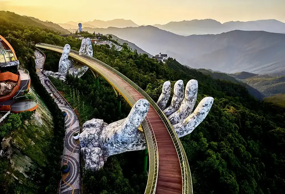 Cầu Vàng ở Bà Nà Hills, Đà Nẵng