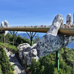 Cầu Vàng ở Bà Nà Hills, Đà Nẵng