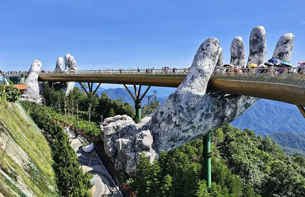 Cầu Vàng ở Bà Nà Hills, Đà Nẵng
