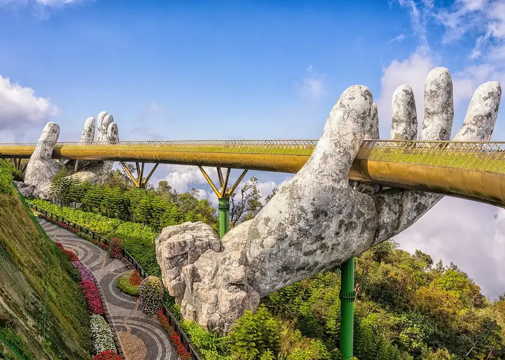 Cầu Vàng ở Bà Nà Hills, Đà Nẵng