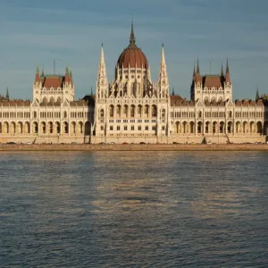 Tòa nhà Quốc hội Hungary bên sông Danube, Budapest