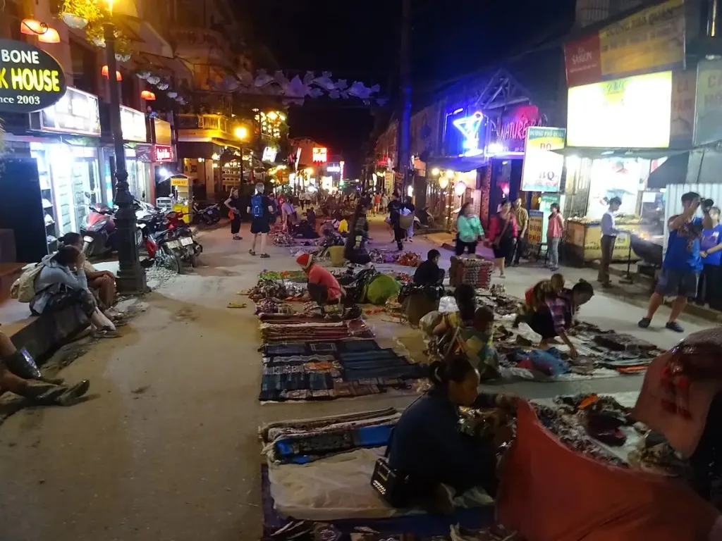 Khu chợ đêm trên phố Sa Pa