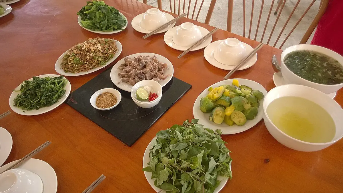Mâm món ăn địa phương ở Hà Giang