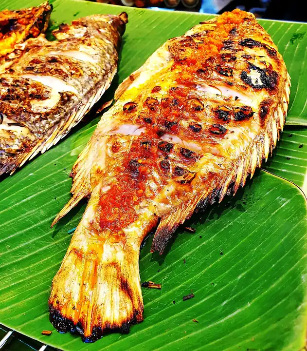 Cá nướng kiểu pa pỉnh tộp (ảnh chụp tại khu ẩm thực TP.HCM)