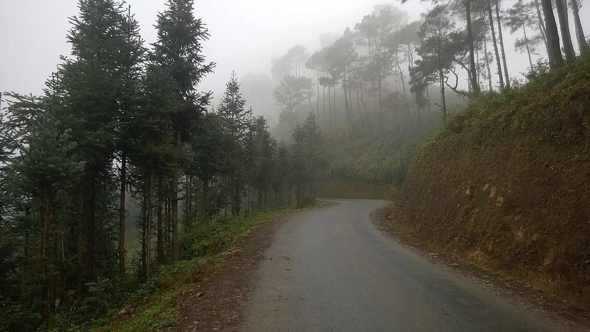 Đường đèo qua Yên Minh trên Hà Giang Loop
