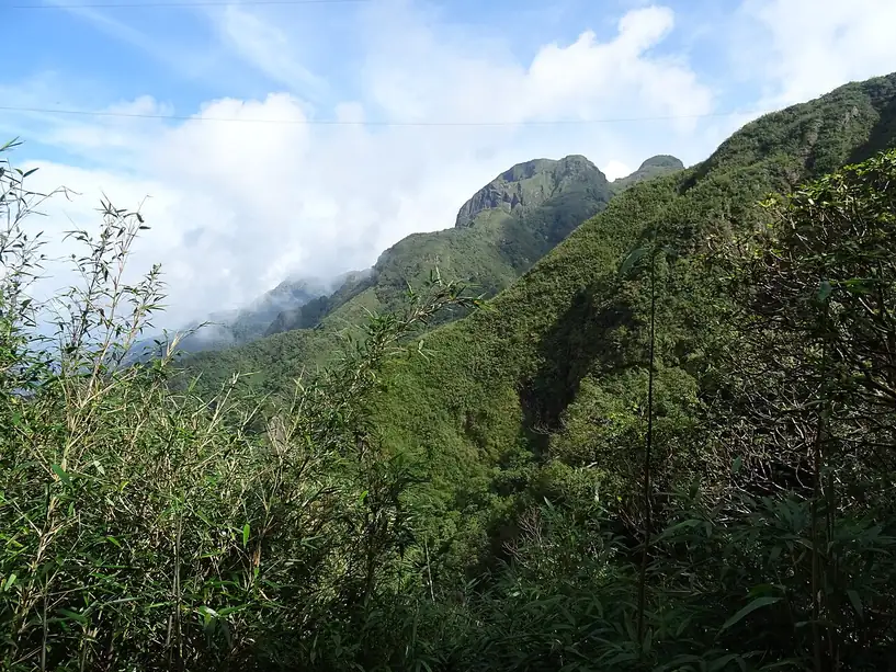 Dãy Hoàng Liên Sơn dưới mây