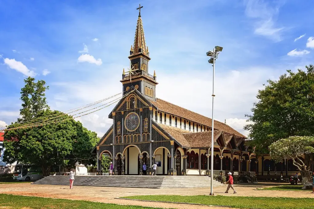 Nhà thờ gỗ Kon Tum
