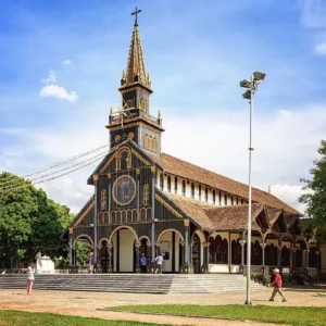 Nhà thờ gỗ Kon Tum