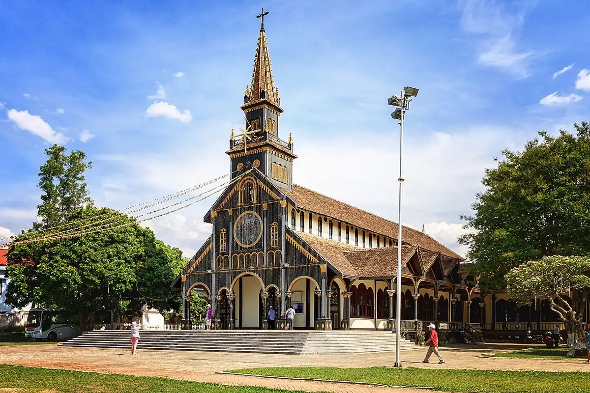 Nhà thờ gỗ Kon Tum