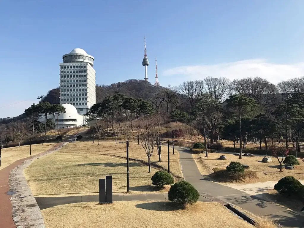 Tháp Namsan (N Seoul Tower)