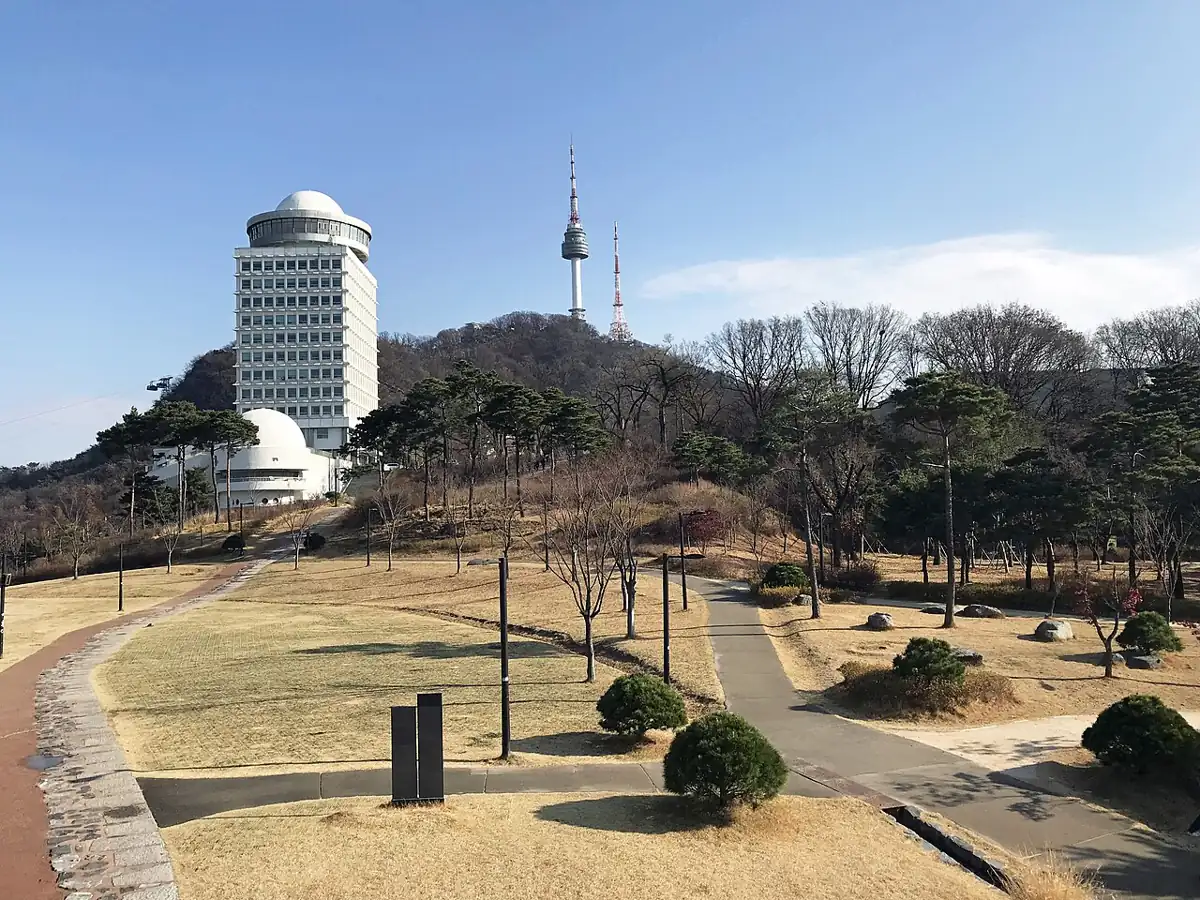 Tháp Namsan (N Seoul Tower)