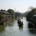 Trấn cổ Ô Trấn bên kênh nước