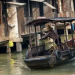 Trấn cổ Ô Trấn bên kênh nước