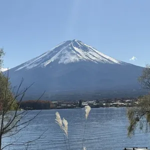 Núi Phú Sĩ nhìn từ hồ Kawaguchi