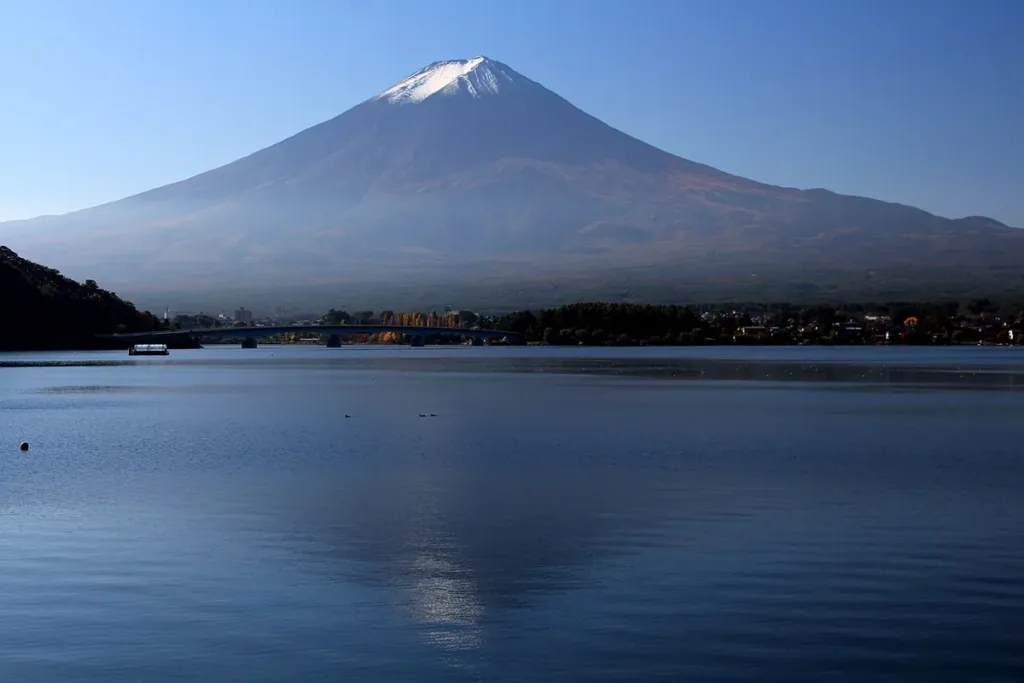 Núi Phú Sĩ nhìn từ hồ Kawaguchi
