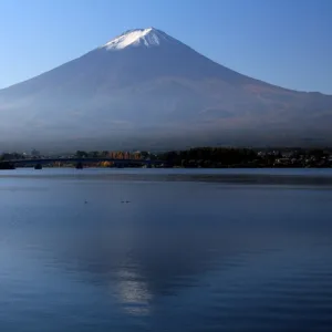 Núi Phú Sĩ nhìn từ hồ Kawaguchi