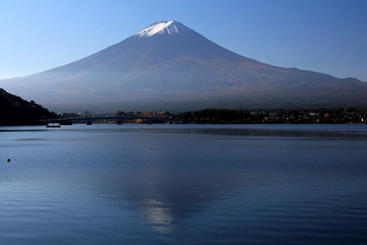 Núi Phú Sĩ nhìn từ hồ Kawaguchi