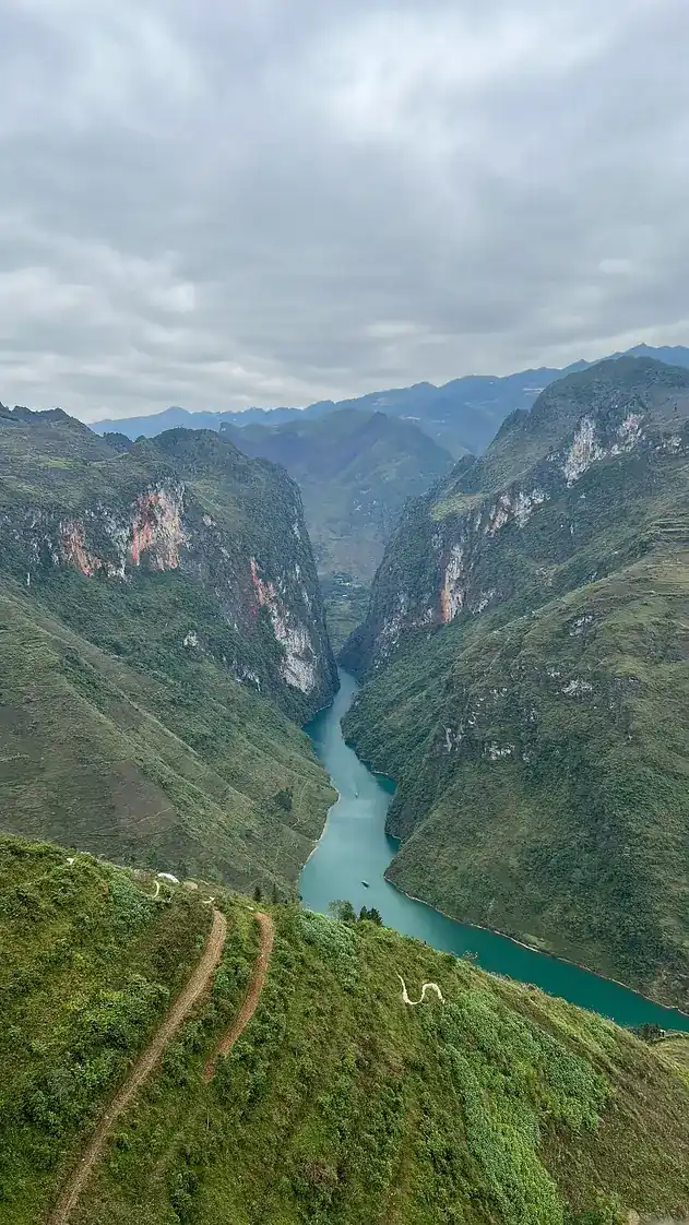 Hẻm sông Nho Quế dưới đèo Mã Pí Lèng, Hà Giang