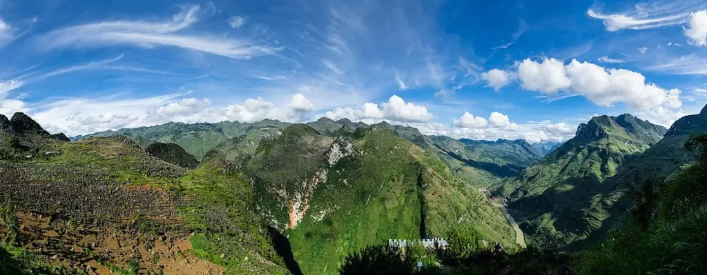 Toàn cảnh đèo Mã Pí Lèng, Hà Giang